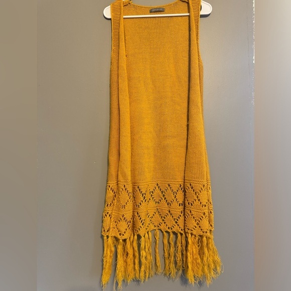 Suzy Shier Tops - Knit long vest